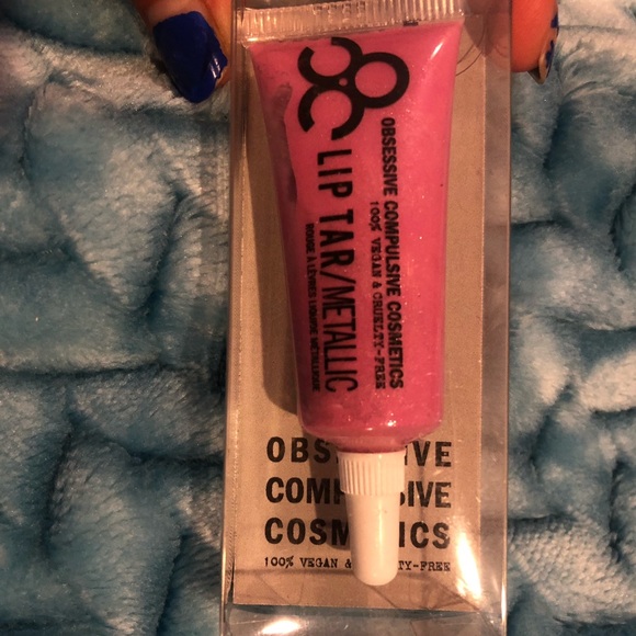 Metallic lip tar - Picture 1 of 1